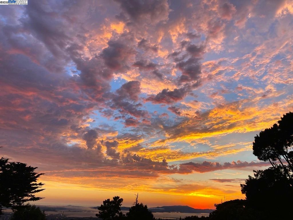 7403 Skyline Blvd, Oakland, CA 94611