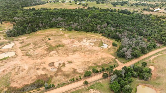 000 Vogelsang Road, Columbus, TX 78934