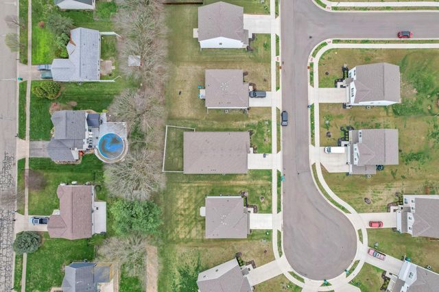 383 Kells Court E, Newark, OH 43055