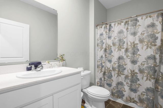 383 Kells Court E, Newark, OH 43055