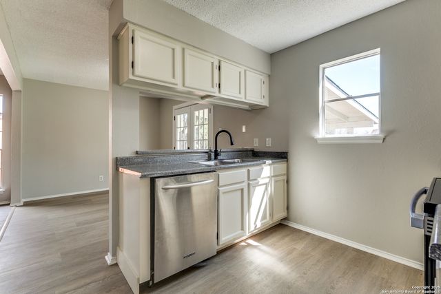 11426 Black Fox Dr, San Antonio, TX 78245