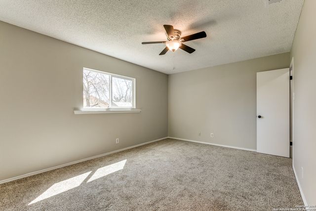 11426 Black Fox Dr, San Antonio, TX 78245