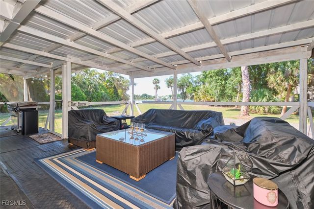 2212 River Pine DR, Fort Myers, FL 33905