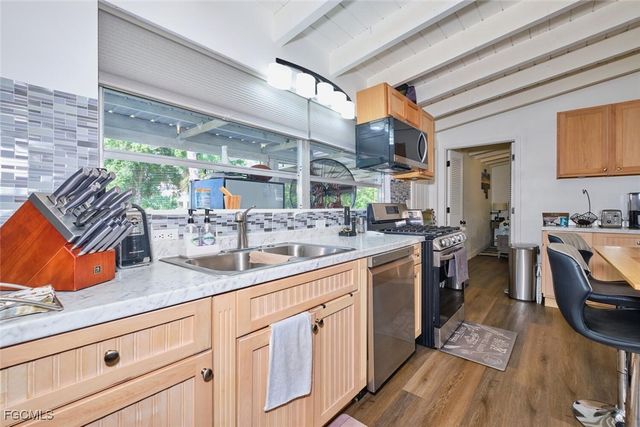 2212 River Pine DR, Fort Myers, FL 33905