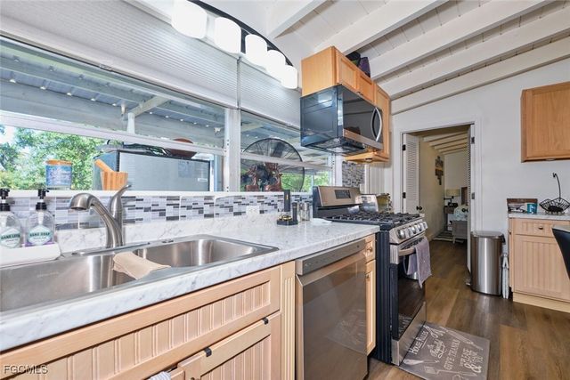 2212 River Pine DR, Fort Myers, FL 33905