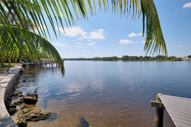 2212 River Pine DR, Fort Myers, FL 33905