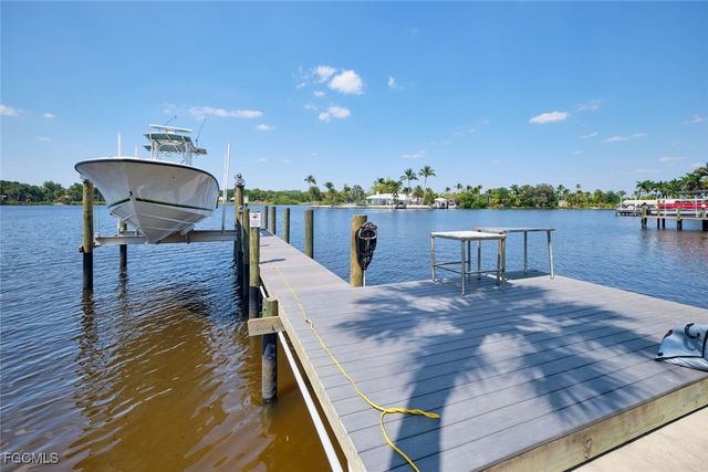 2212 River Pine DR, Fort Myers, FL 33905