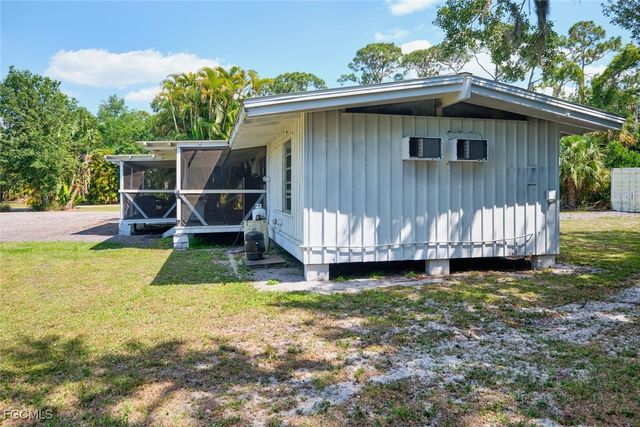2212 River Pine DR, Fort Myers, FL 33905