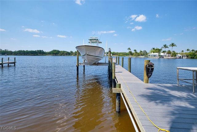 2212 River Pine DR, Fort Myers, FL 33905