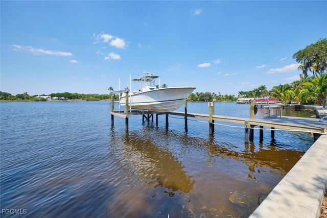 2212 River Pine DR, Fort Myers, FL 33905