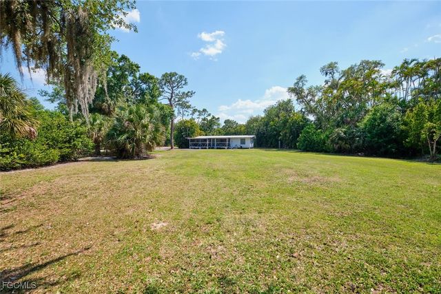 2212 River Pine DR, Fort Myers, FL 33905