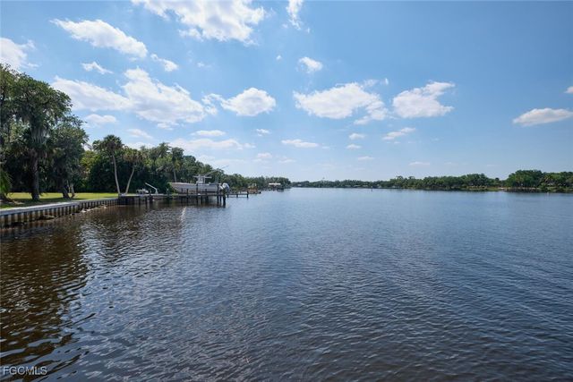 2212 River Pine DR, Fort Myers, FL 33905