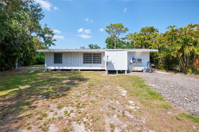2212 River Pine DR, Fort Myers, FL 33905