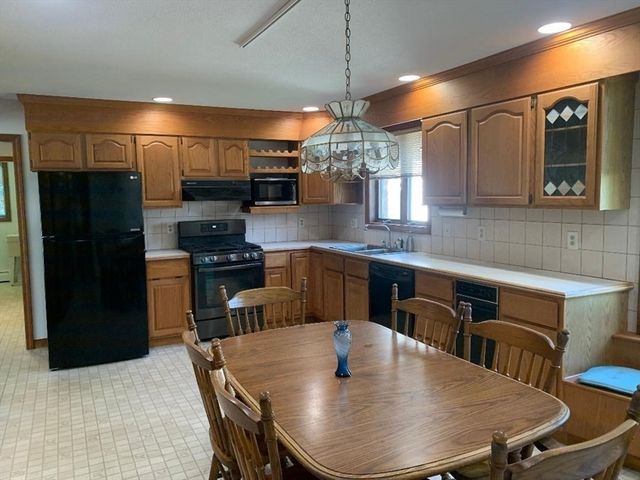 53 Hampden Road, East Longmeadow, MA 01028