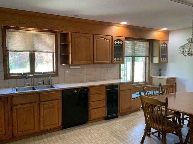 53 Hampden Road, East Longmeadow, MA 01028