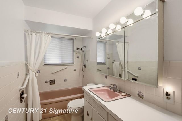 2804 Courtland Place, Saginaw, MI 48603