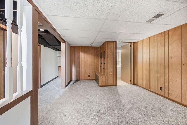 821 Sterling Street N, Maplewood, MN 55119