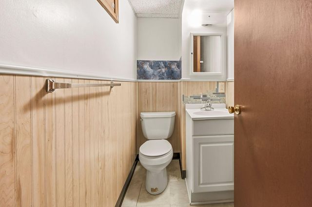 821 Sterling Street N, Maplewood, MN 55119