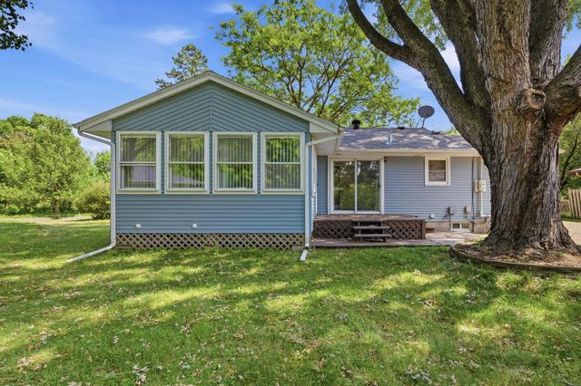 821 Sterling Street N, Maplewood, MN 55119