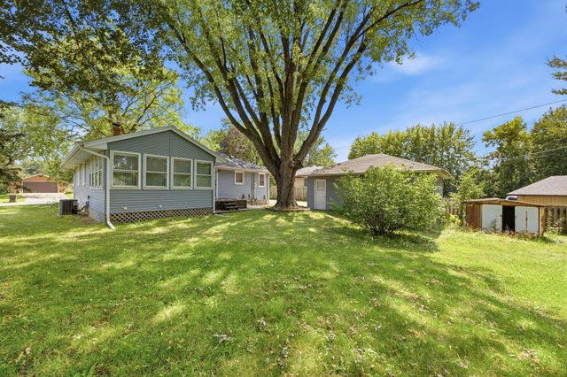 821 Sterling Street N, Maplewood, MN 55119