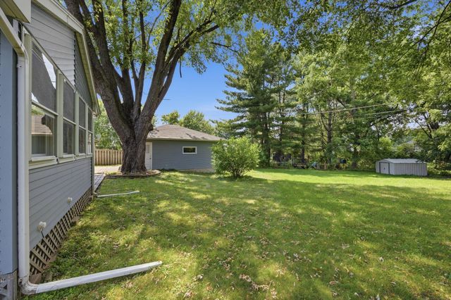 821 Sterling Street N, Maplewood, MN 55119