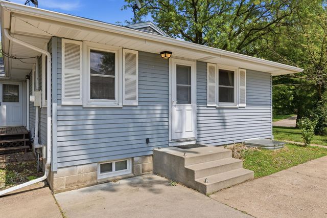 821 Sterling Street N, Maplewood, MN 55119