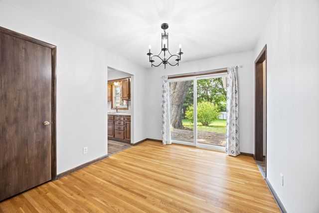 821 Sterling Street N, Maplewood, MN 55119