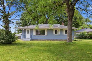 821 Sterling Street N, Maplewood, MN 55119