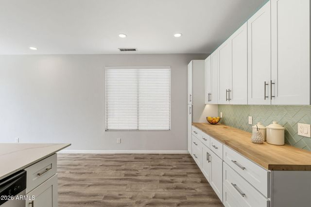 3818 W FALLEN LEAF Lane, Glendale, AZ 85310