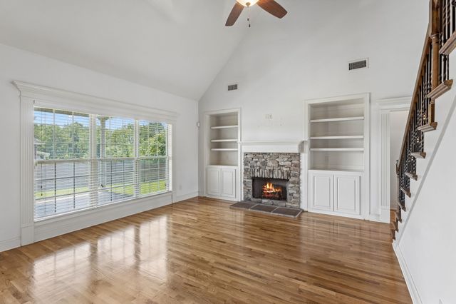1342 Royal Oak Ave, Murfreesboro, TN 37129