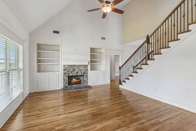 1342 Royal Oak Ave, Murfreesboro, TN 37129