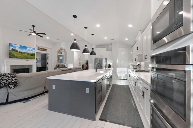 137 Sweeping Valley Drive, Montgomery, TX 77316