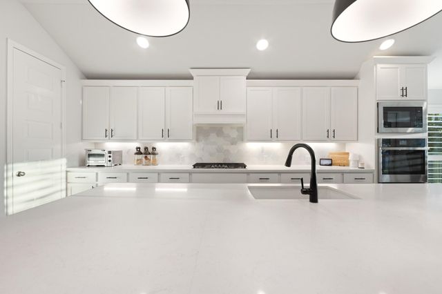 137 Sweeping Valley Drive, Montgomery, TX 77316