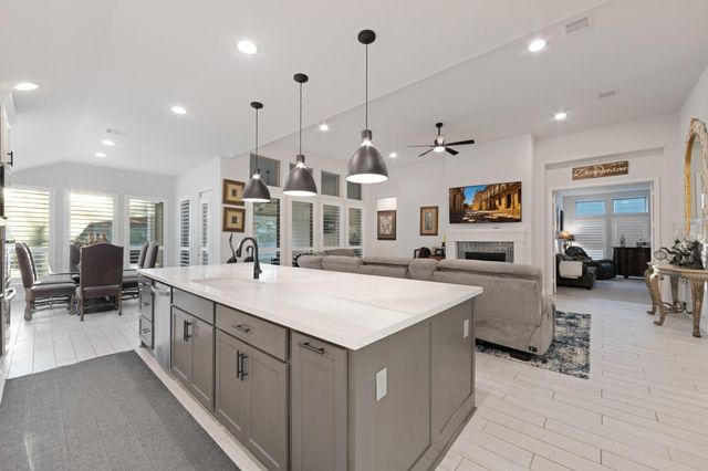 137 Sweeping Valley Drive, Montgomery, TX 77316