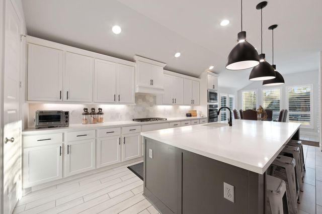 137 Sweeping Valley Drive, Montgomery, TX 77316