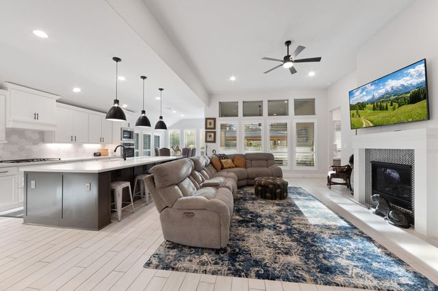 137 Sweeping Valley Drive, Montgomery, TX 77316