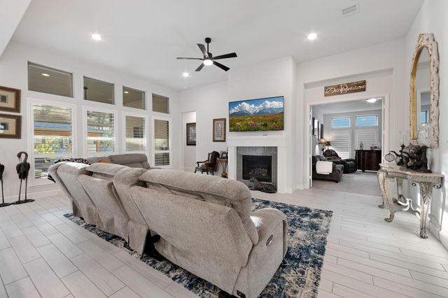 137 Sweeping Valley Drive, Montgomery, TX 77316