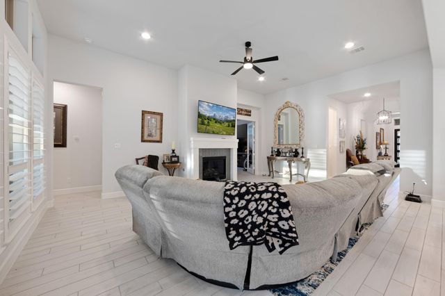 137 Sweeping Valley Drive, Montgomery, TX 77316