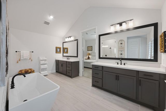 137 Sweeping Valley Drive, Montgomery, TX 77316