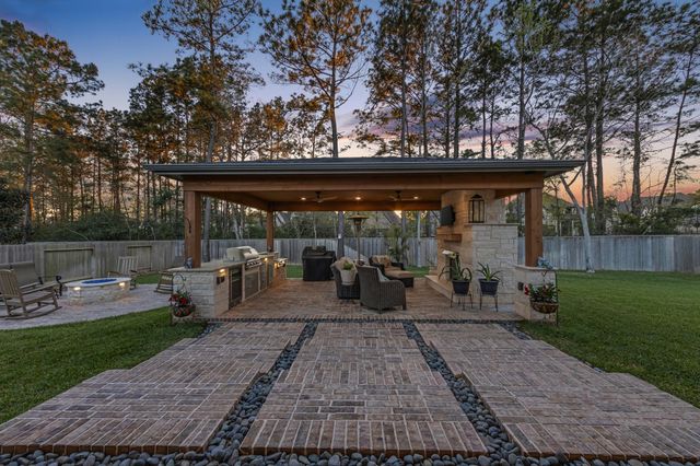 137 Sweeping Valley Drive, Montgomery, TX 77316