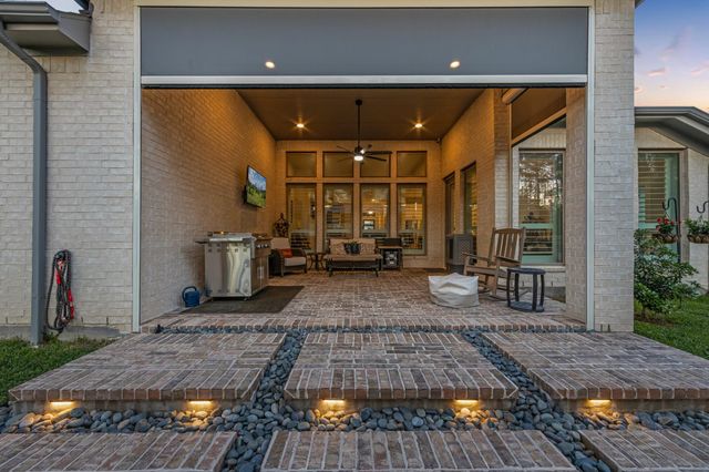 137 Sweeping Valley Drive, Montgomery, TX 77316