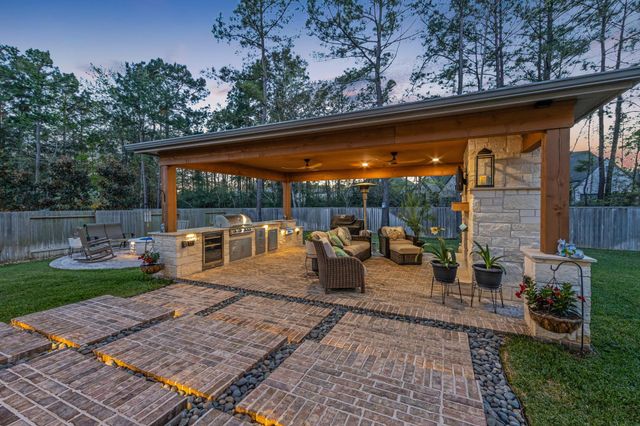 137 Sweeping Valley Drive, Montgomery, TX 77316