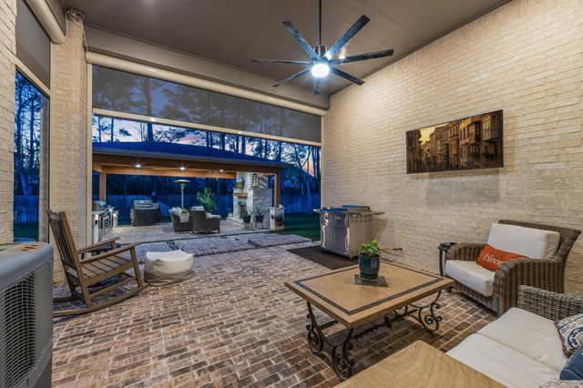 137 Sweeping Valley Drive, Montgomery, TX 77316