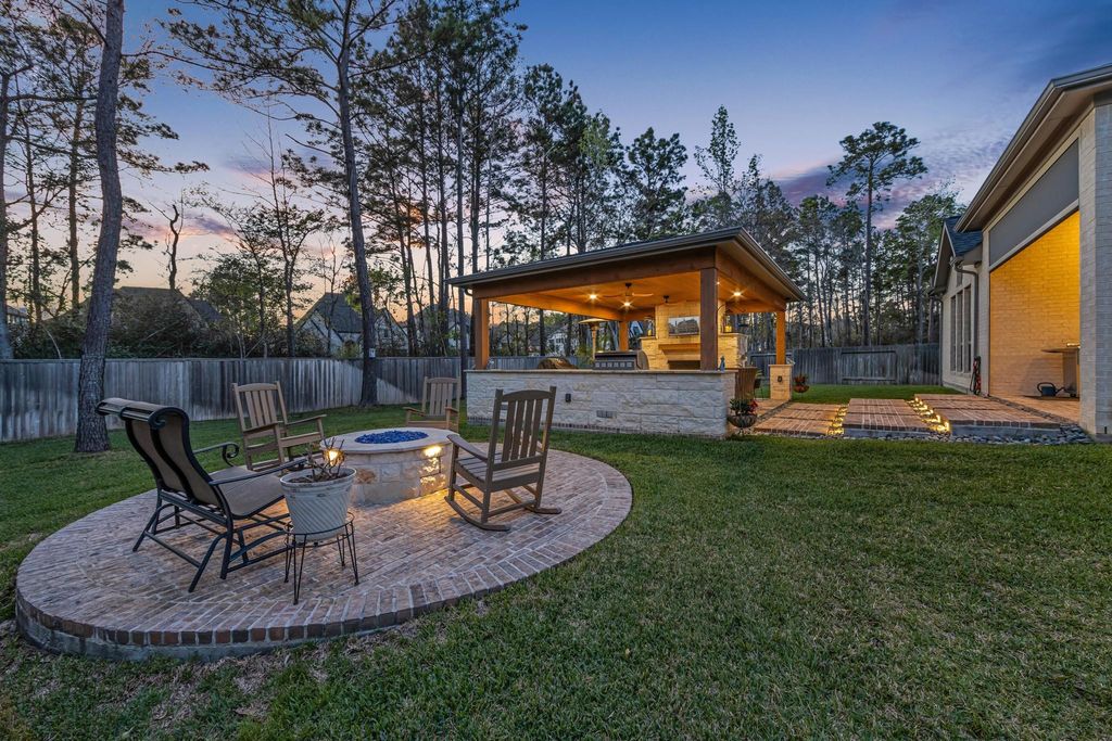 137 Sweeping Valley Drive, Montgomery, TX 77316