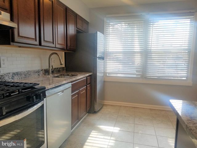 2022 MAYFLOWER DR, Woodbridge, VA 22192