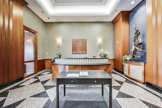 545 N Dearborn Street W1703, Chicago, IL 60654