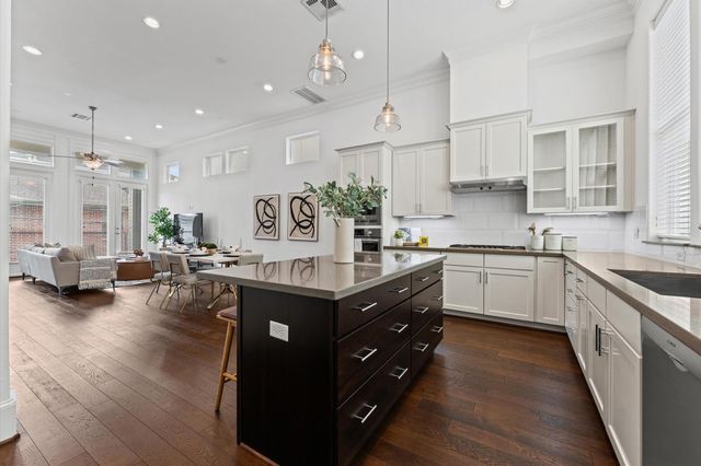 9635 Riddlewood Lane, Houston, TX 77025