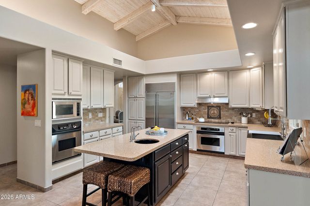 10195 E CORRINE Drive, Scottsdale, AZ 85260