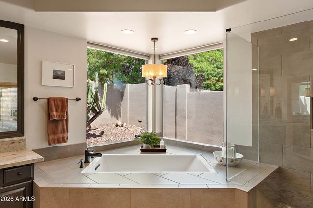 10195 E CORRINE Drive, Scottsdale, AZ 85260