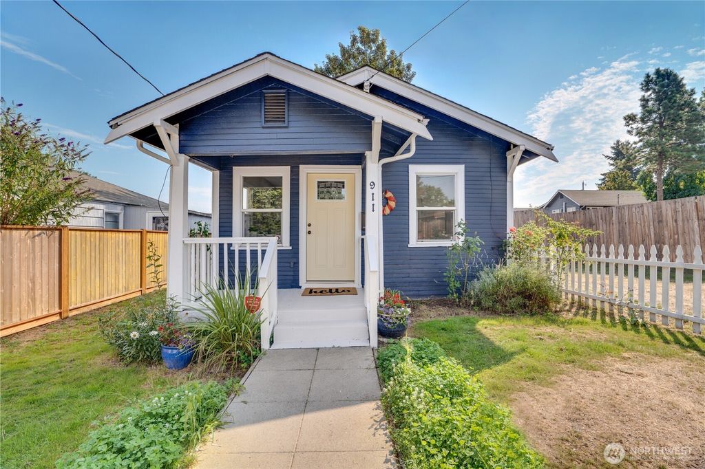 911 Hunt Avenue, Sumner, WA 98390
